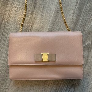 Ferragamo Ginny Patent Leather Bag nude pale pink